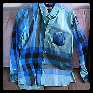 Burberry button collar